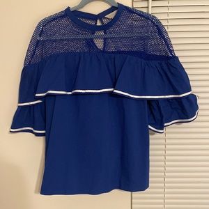 Super cute top. Great condition